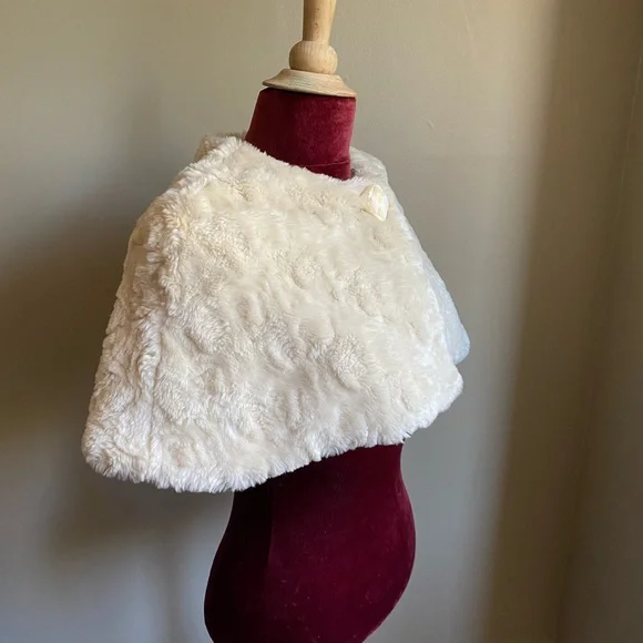 Women’s Rabbit Fur Shawl - Picture 2 of 4